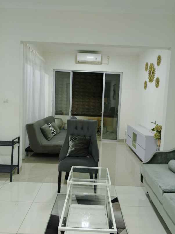 dijual rumah perumahan royal tajur