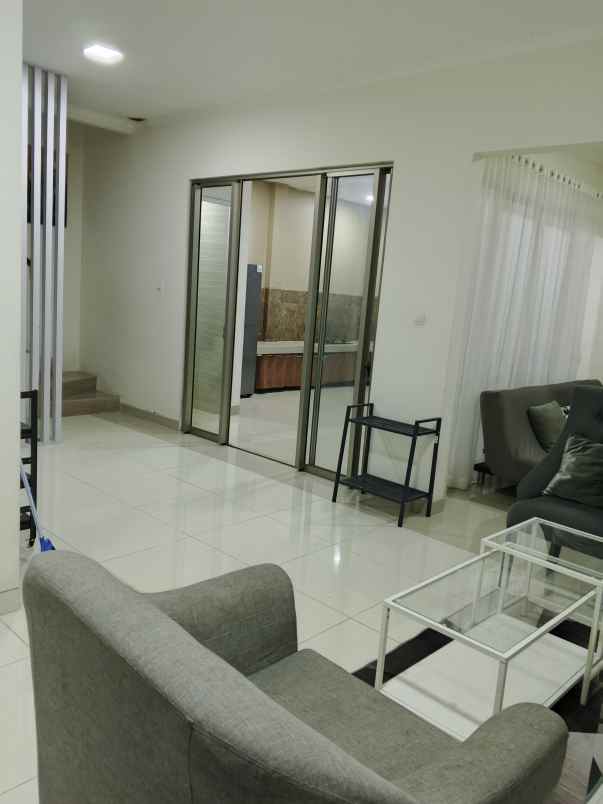 dijual rumah perumahan royal tajur