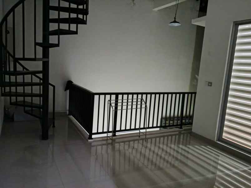 dijual rumah perumahan royal tajur