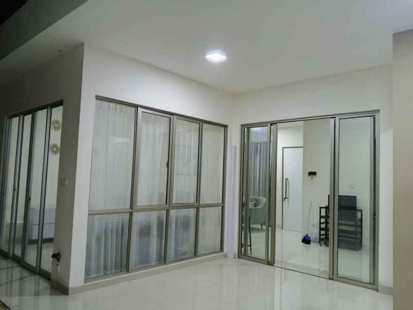 dijual rumah perumahan royal tajur