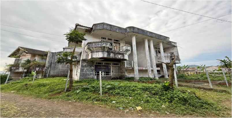 dijual rumah perumahan villa green