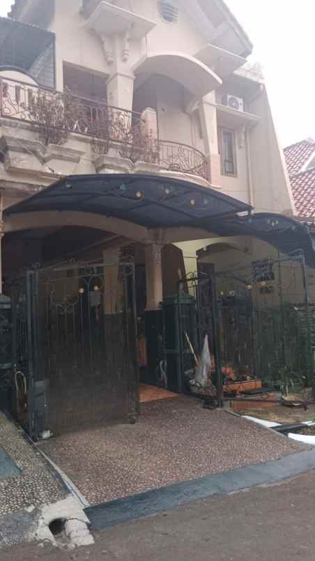 dijual rumah pesona khayangan margonda