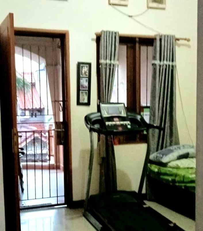 dijual rumah pesona khayangan margonda