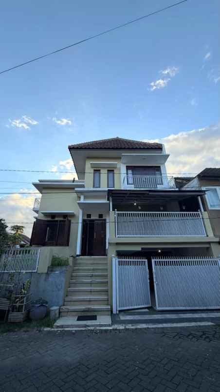 dijual rumah posisi hook lokasi perum landung sari