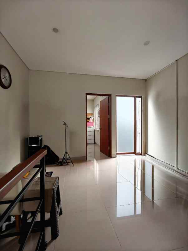 dijual rumah premier estate jatiwarna
