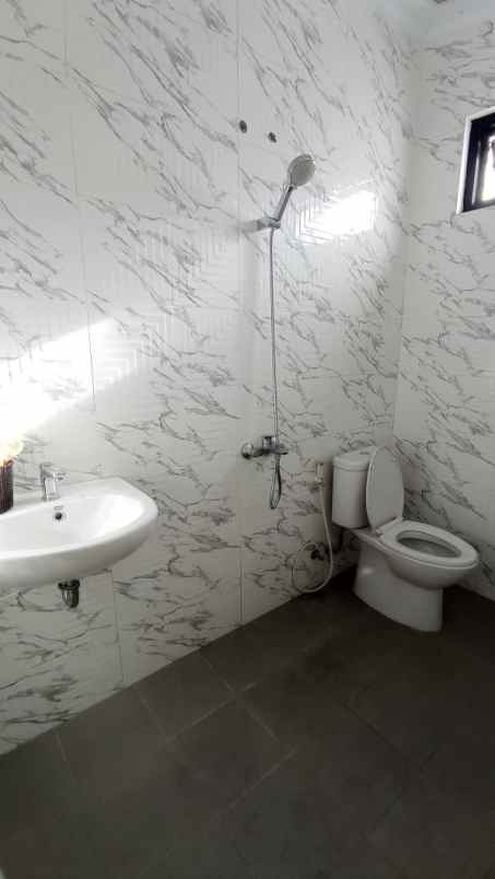 dijual rumah rawamangun