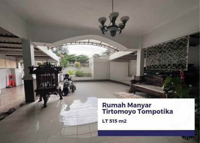 dijual rumah raya manyar tirtomoyo