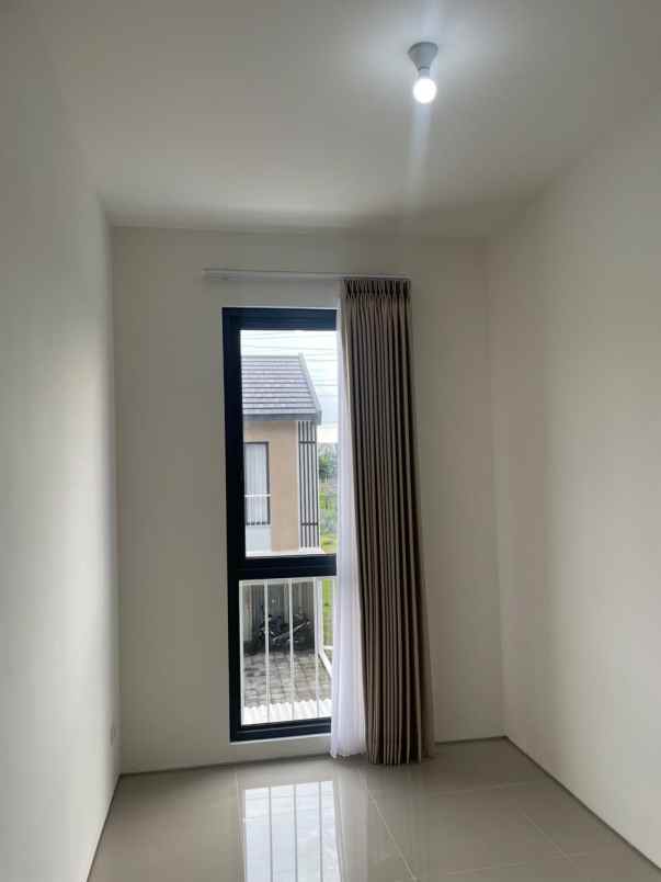 dijual rumah royal residence