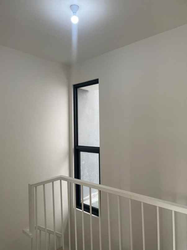 dijual rumah royal residence