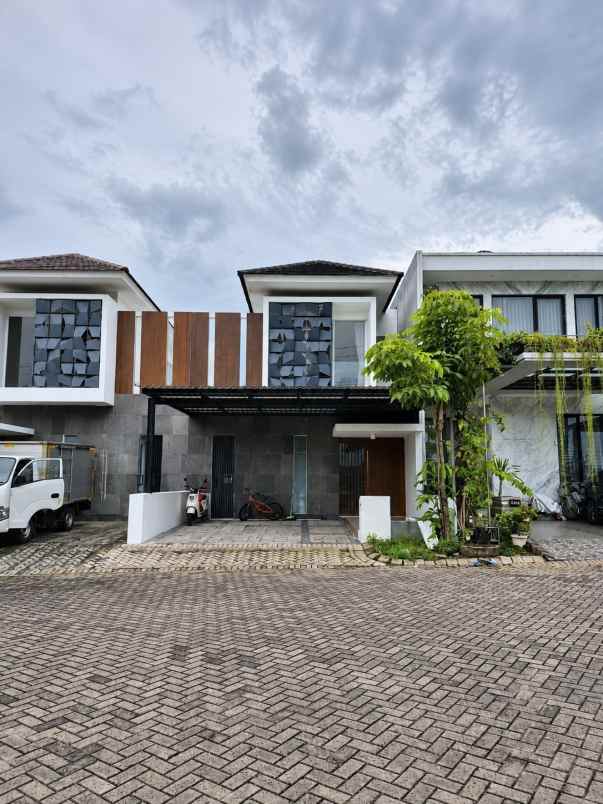 dijual rumah royal residence wiyung