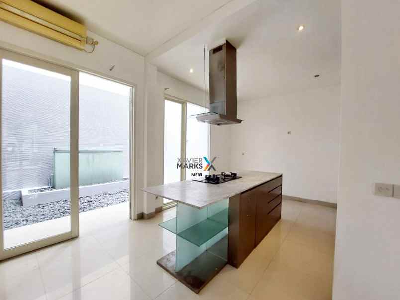 dijual rumah san antonio pakuwon city