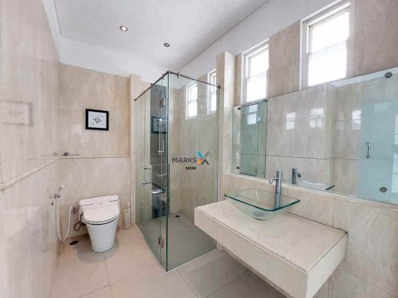 dijual rumah san antonio pakuwon city