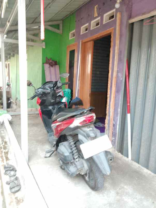 dijual rumah second strategis pinggir jalan raya