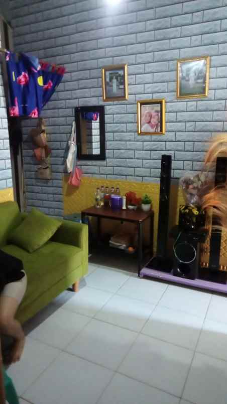 dijual rumah second strategis pinggir jalan raya