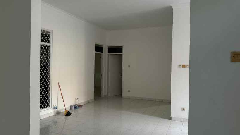 dijual rumah srondol bumi indah
