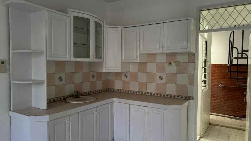 dijual rumah srondol bumi indah