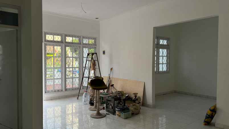 dijual rumah srondol bumi indah