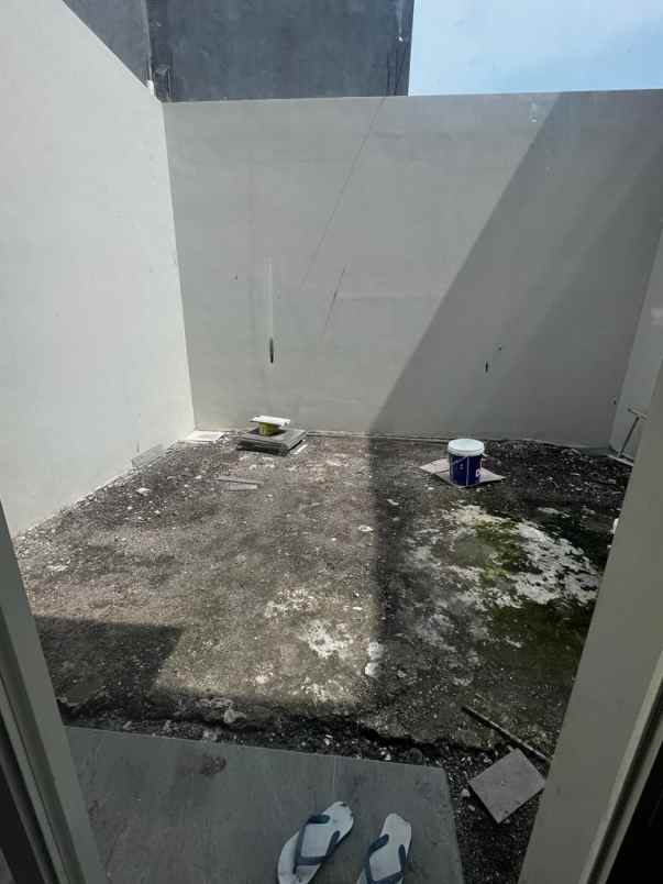 dijual rumah sukolilo dian regency