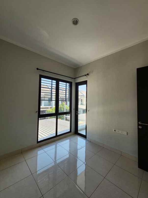 dijual rumah summarecon bekasi barat