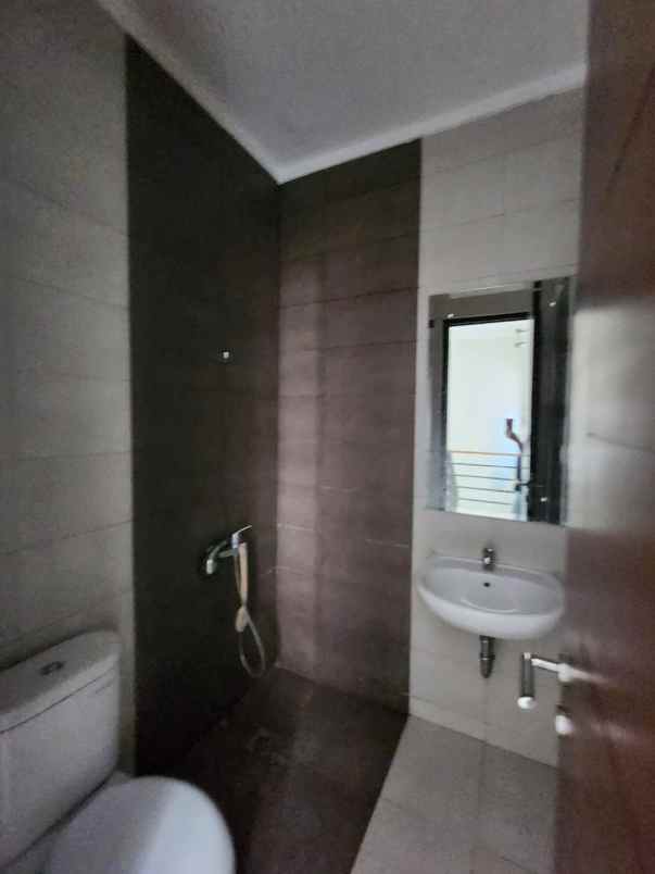 dijual rumah summarecon bekasi barat