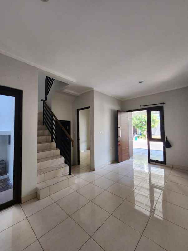 dijual rumah summarecon bekasi barat