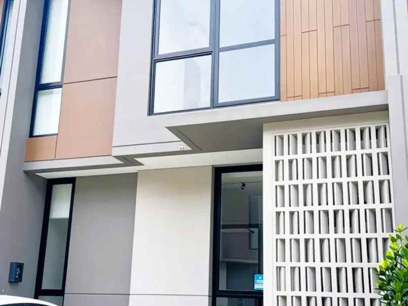 dijual rumah summarecon crown gading