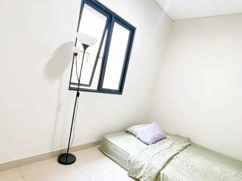 dijual rumah summarecon crown gading