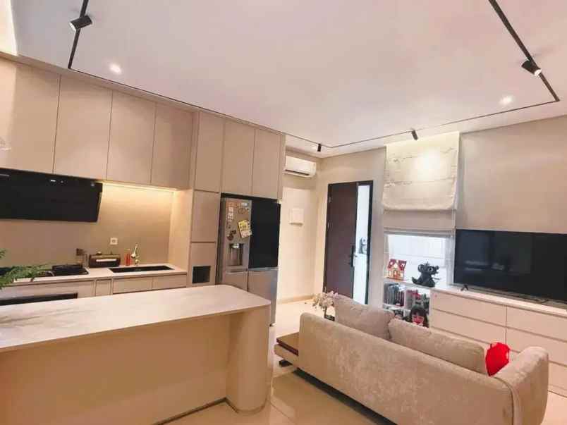 dijual rumah summarecon crown gading