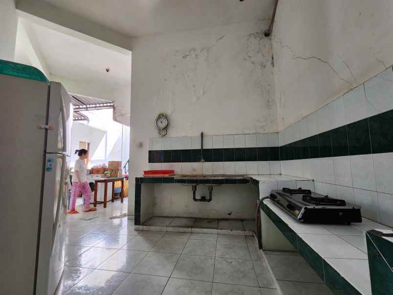 dijual rumah sutorejo