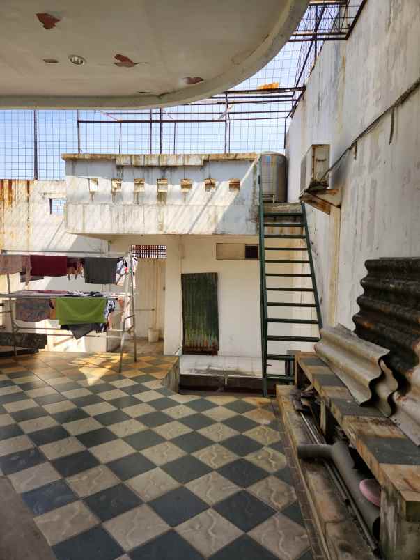 dijual rumah sutorejo