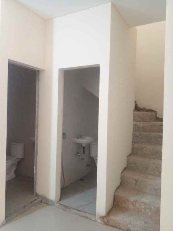 dijual rumah sutorejo utara baru