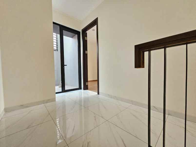 dijual rumah suvarna sutera cluster