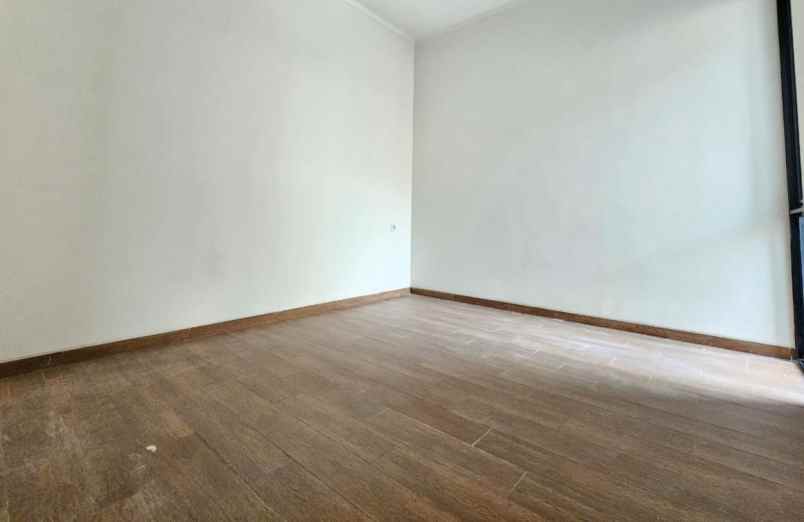 dijual rumah suvarna sutera cluster