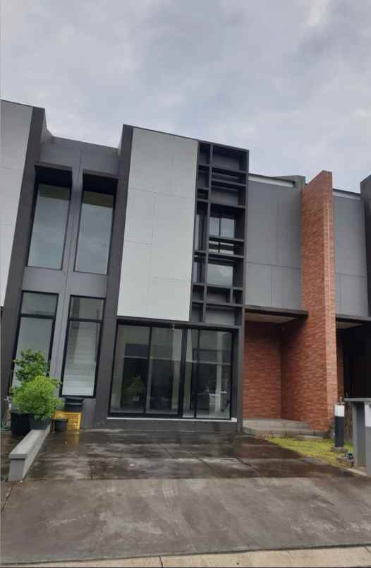 dijual rumah suvarna sutera cluster