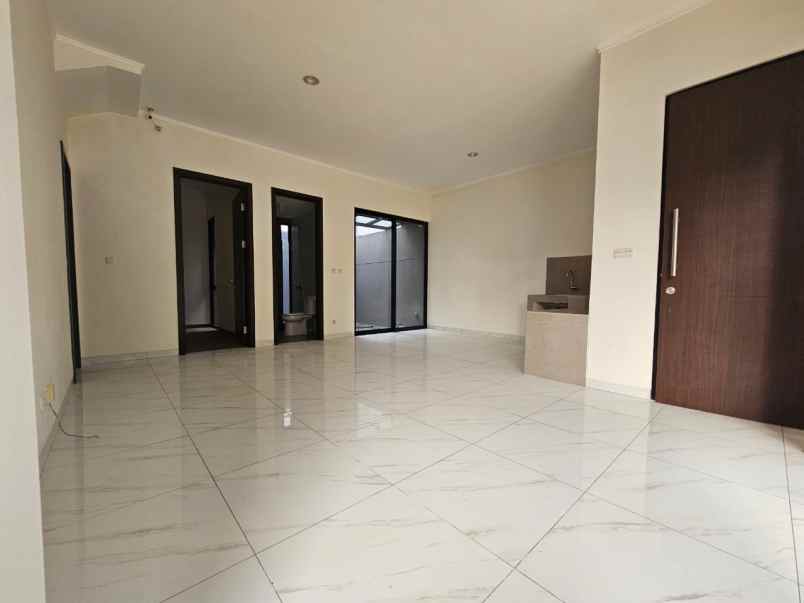 dijual rumah suvarna sutera cluster