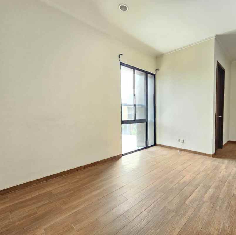 dijual rumah suvarna sutera cluster