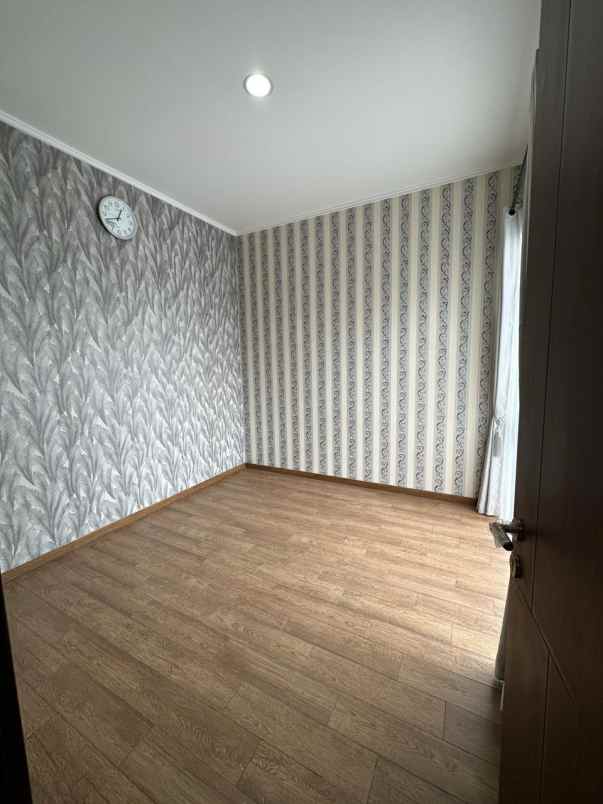 dijual rumah suvarna sutera cluster eldora