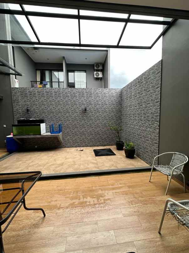 dijual rumah suvarna sutera cluster eldora