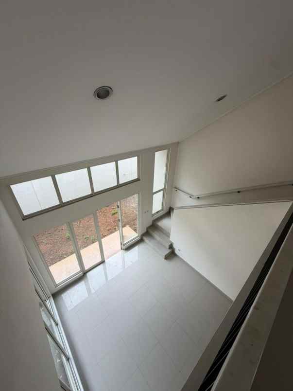 dijual rumah suvarna sutera tangerang