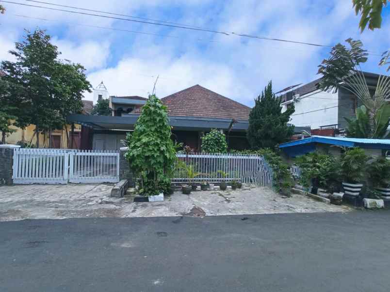 dijual rumah syp riau jl cihapit
