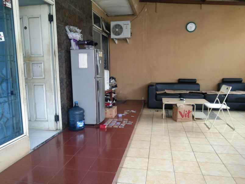 dijual rumah taman modern