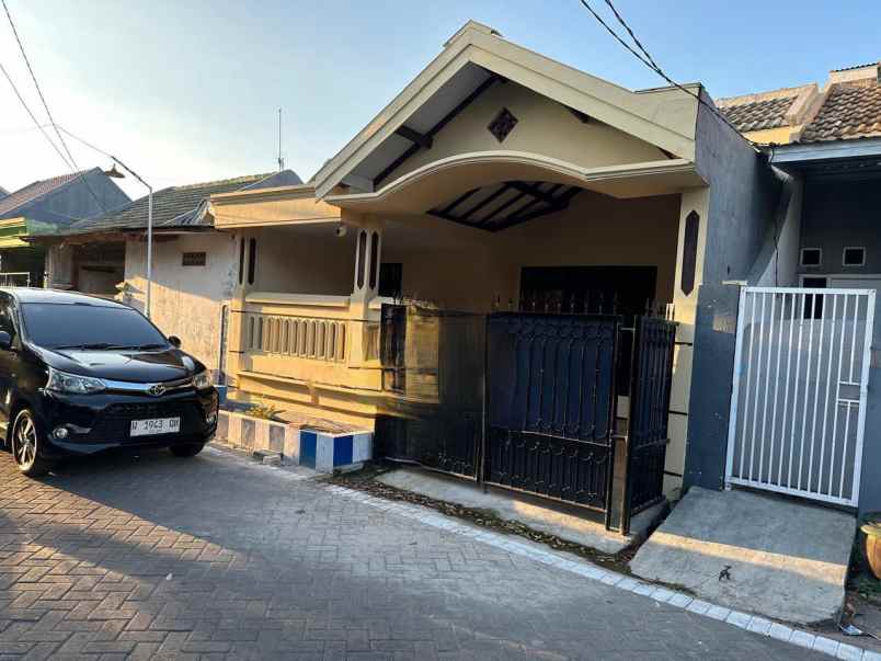 dijual rumah taman pinang indah