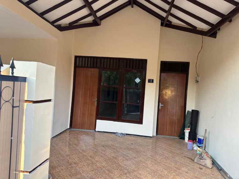 dijual rumah taman pinang indah