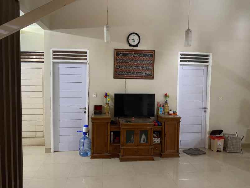 dijual rumah taman royal 3 cluster