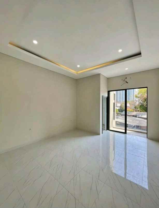 dijual rumah tenggilis mejoyo