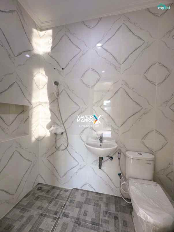 dijual rumah tenggilis tengah