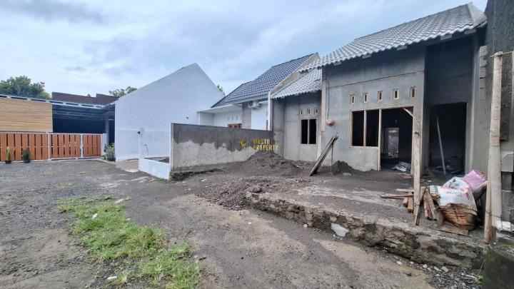 dijual rumah tirtomartani kalasan