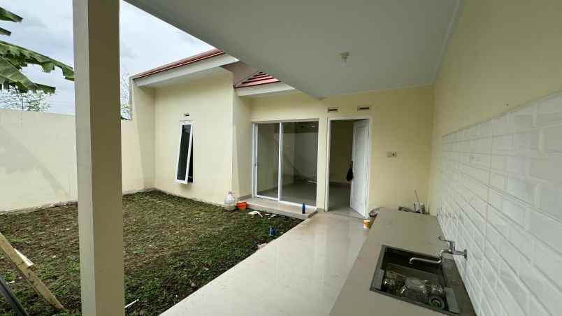 dijual rumah utara pasar godean