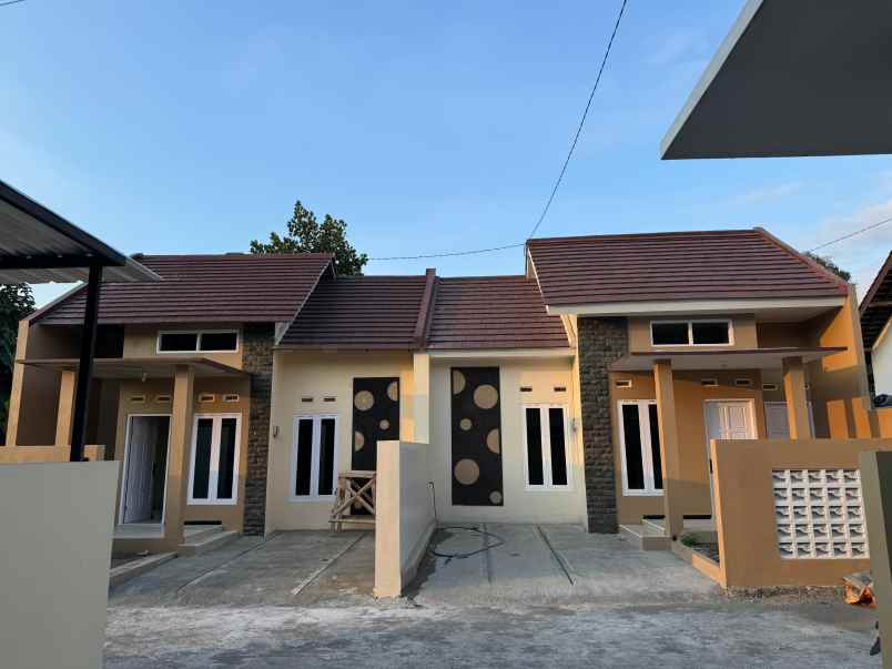 dijual rumah utara pasar godean