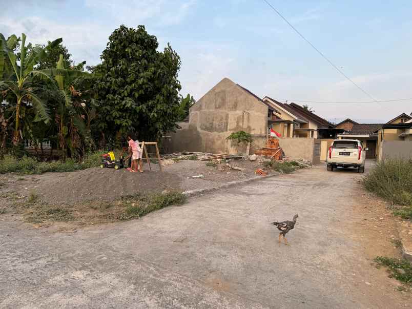 dijual rumah utara pasar godean